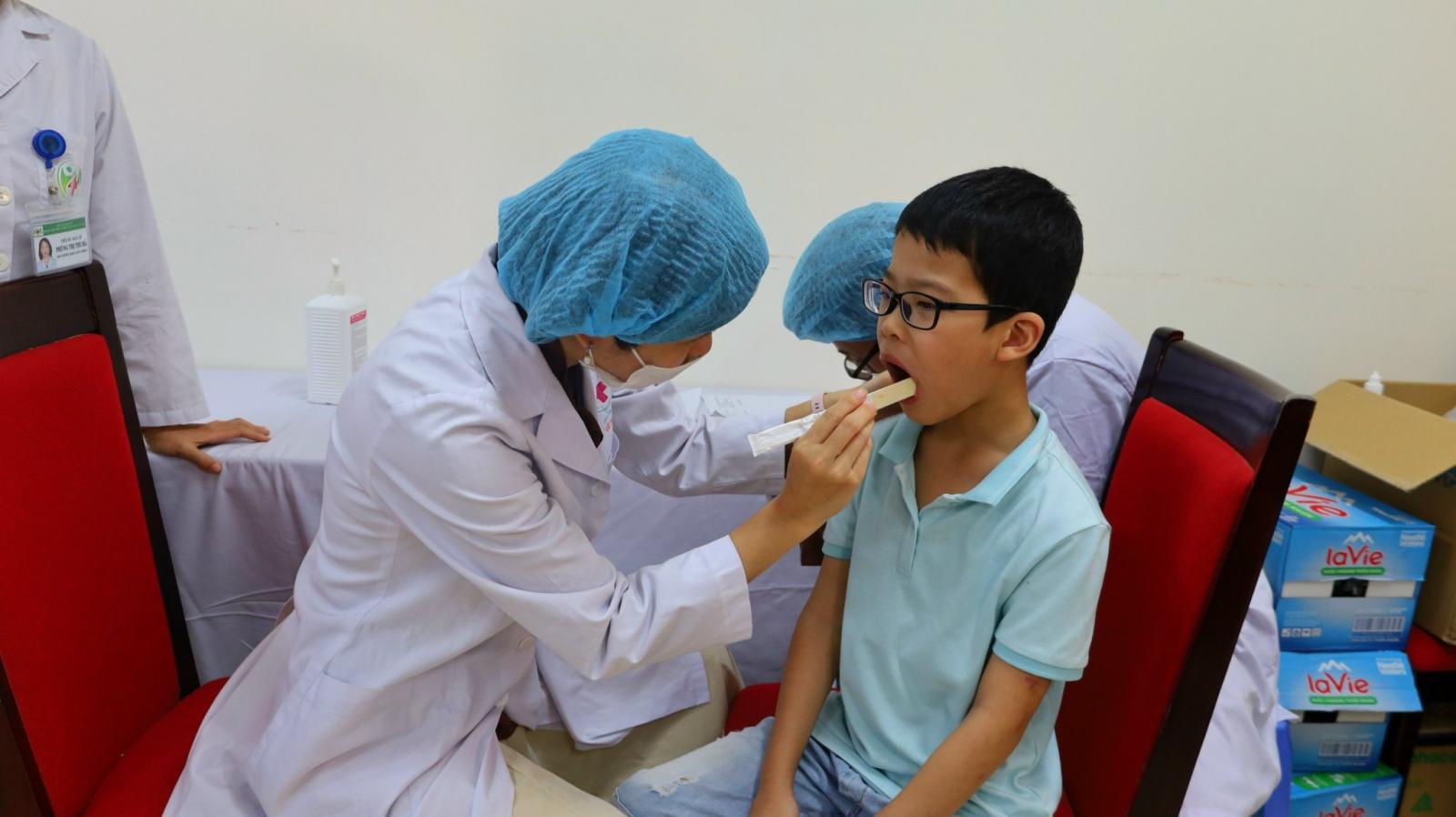 PHỐI HỢP BỆNH VIỆN VỚI QUẬN THANH XUÂN TRIỂN KHAI MÔ HÌNH TRƯỜNG ĐIỂM NHA HỌC ĐƯỜNG-